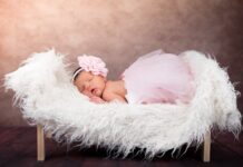 Jakie łóżeczko dla dziecka turystyczne czy drewniane?