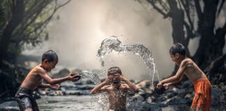 Co trzeba zrobić żeby trzech chłopców znalazło się w jednym bucie?