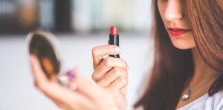 Czy elektrycznie składane lusterka można składać ręcznie?